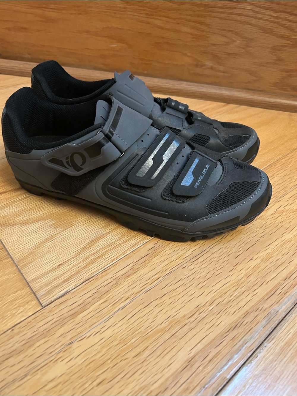 Pearl Izumi Women’s Black and Gray Cycling Shoes